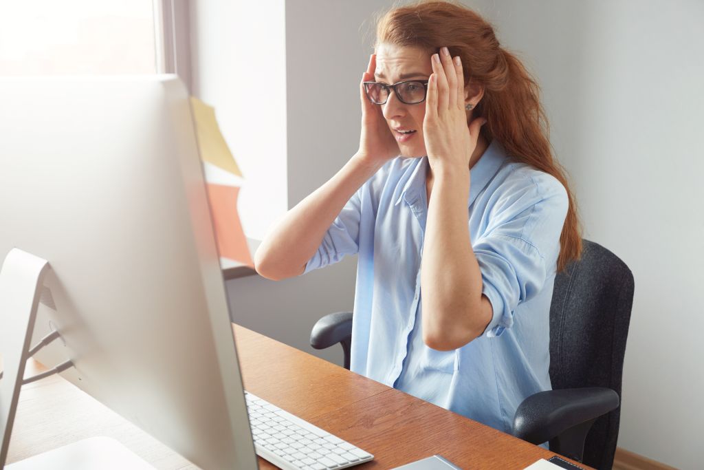 How to Treat Computer Vision Syndrome Caused by Blue Light and Screens